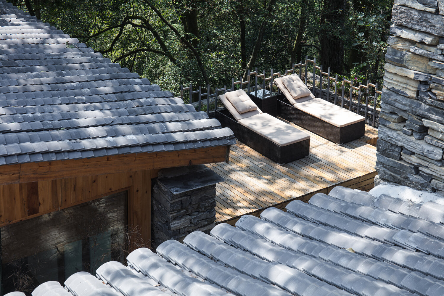 Design of the rest platform for the guest rooms of lahao stone house in Fenghuang ancient city of Hunan Province