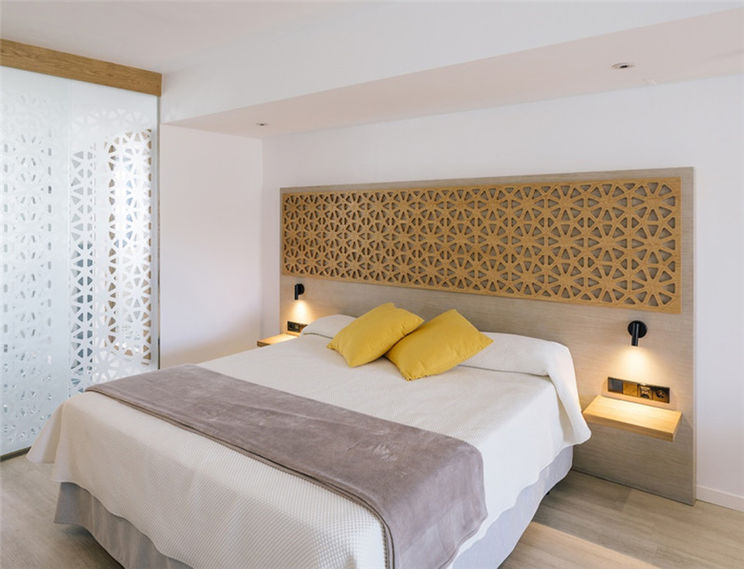 Guest room design of Beach Resort Hotel