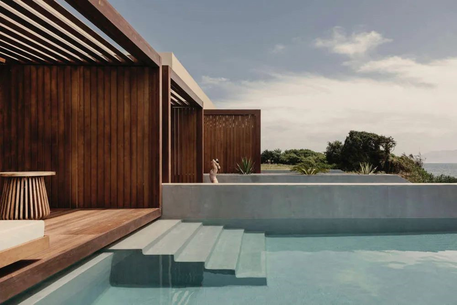 Design of indoor swimming pool in medium and high-end seaside resort hotel