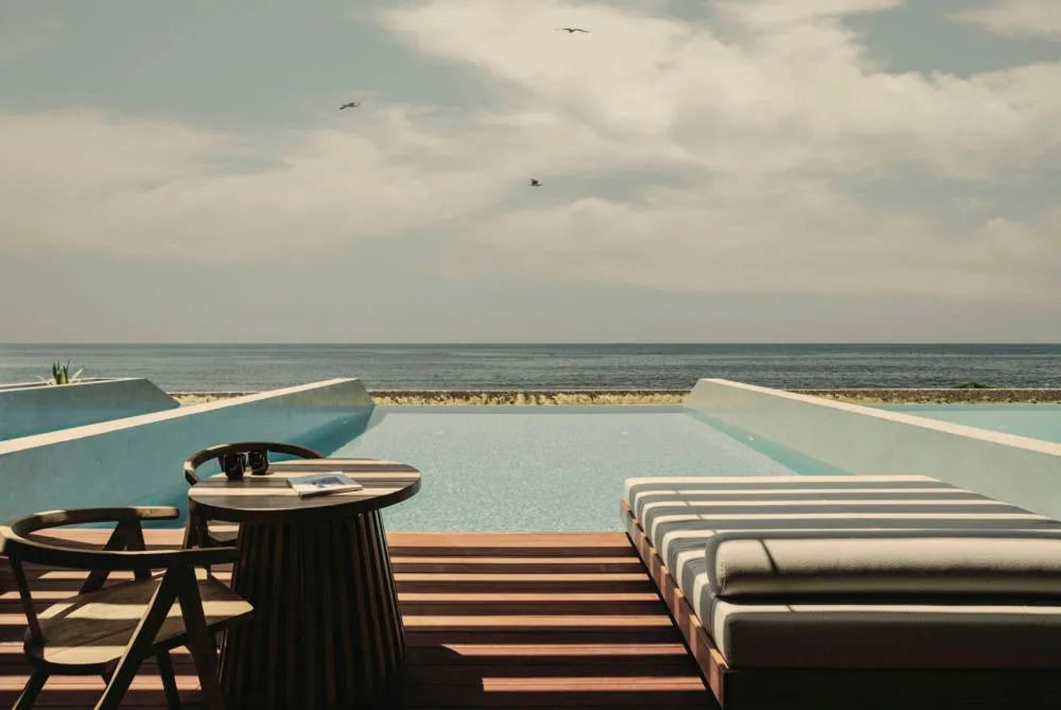 Design of indoor swimming pool in medium and high-end seaside resort hotel
