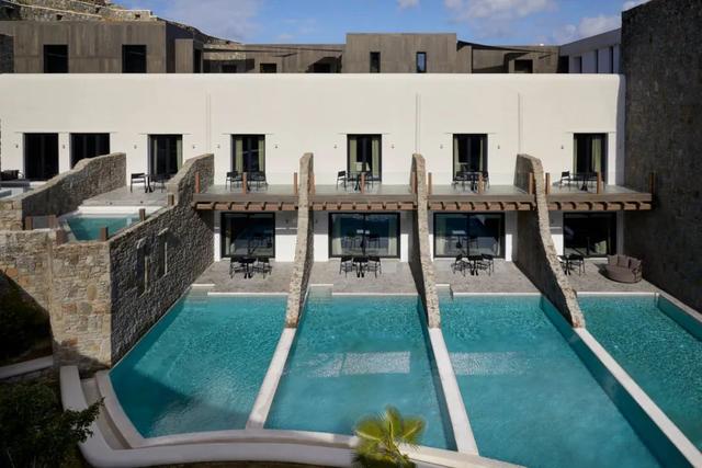 Design of outdoor swimming pool in Resort Hotel